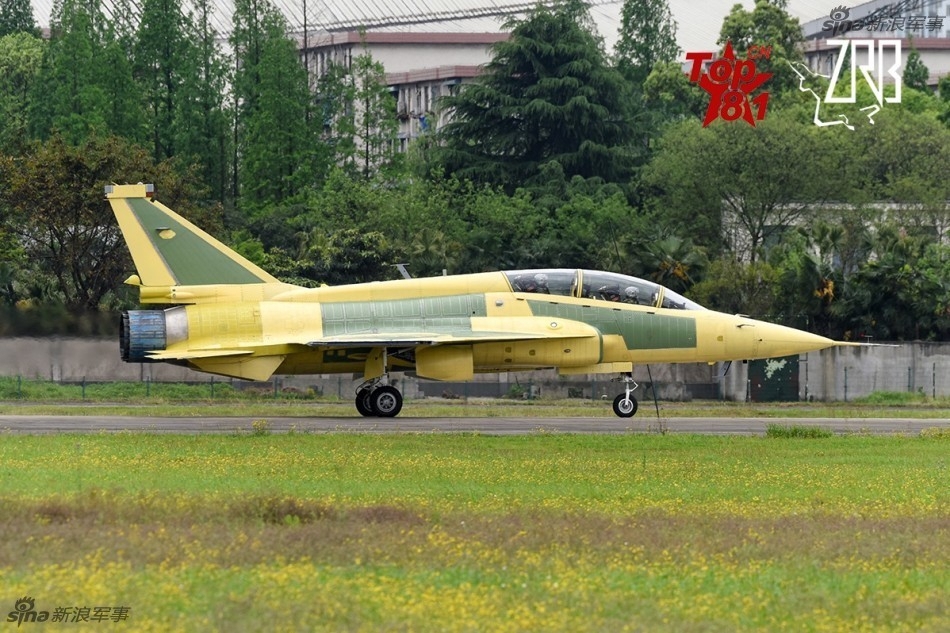 lca快来追赶巴铁组装jf17b枭龙双座战斗机首飞
