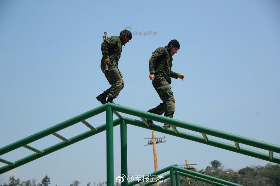 fWcL-hhacrce0157969.jpg