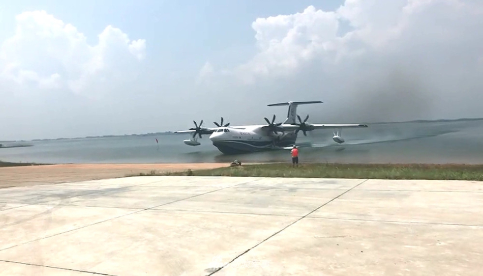 bRWB-hiixpun5616075.jpg
