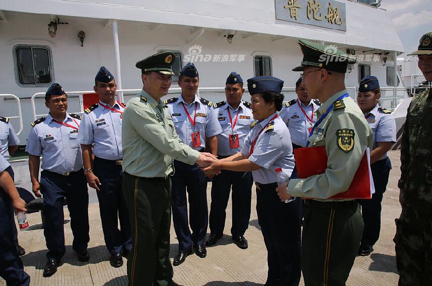 让你们来看看差距!菲律宾海警观摩浙江海警船