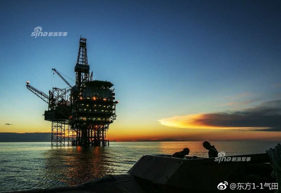 越南渔船南海油气田捣乱 中国工人出手驱赶(组图)