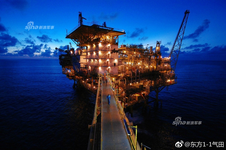 越南渔船南海油气田捣乱 中国工人出手驱赶(组图)