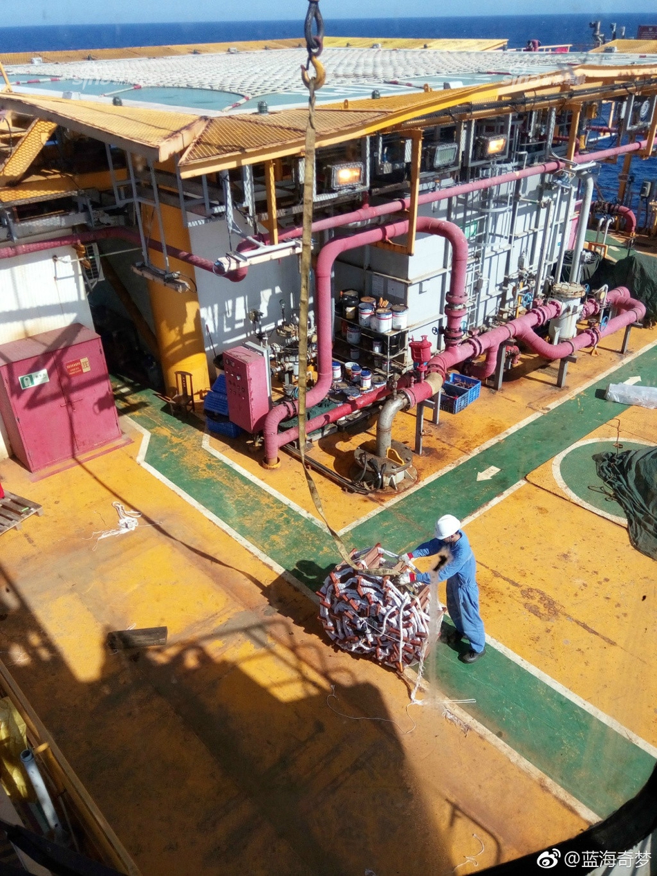 越南渔船南海油气田捣乱 中国工人出手驱赶(组图)