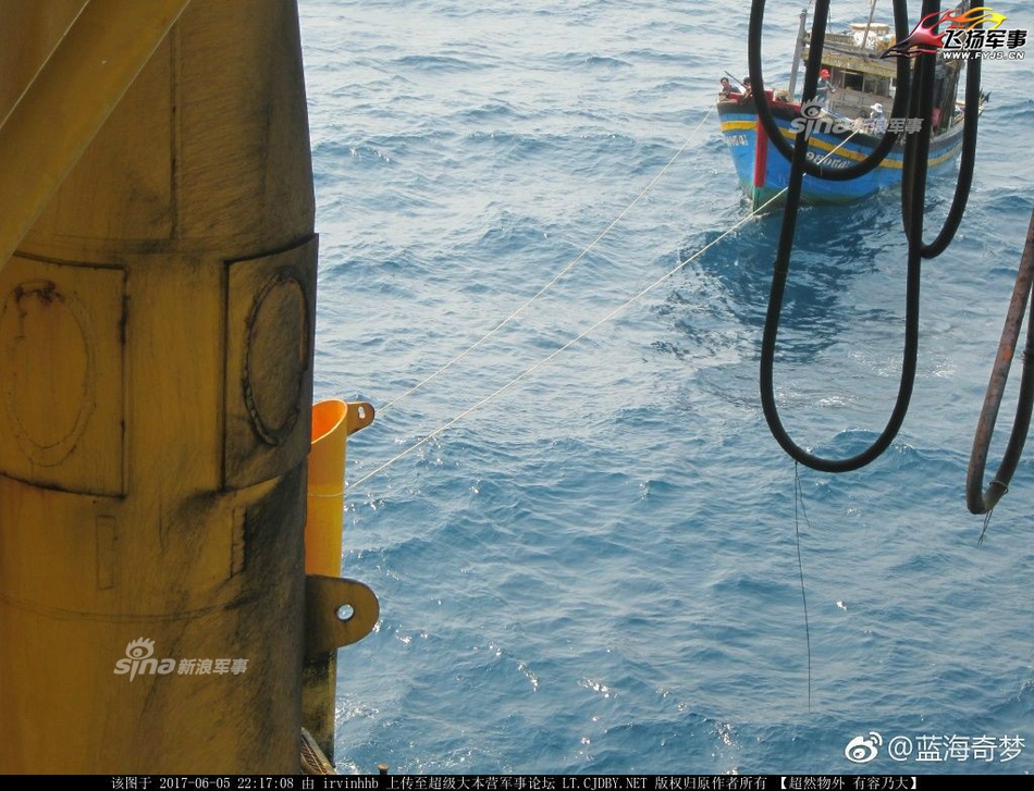 越南渔船南海油气田捣乱 中国工人出手驱赶(组图)