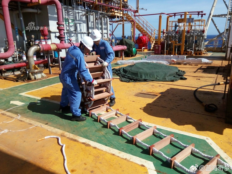 越南渔船南海油气田捣乱 中国工人出手驱赶(组图)