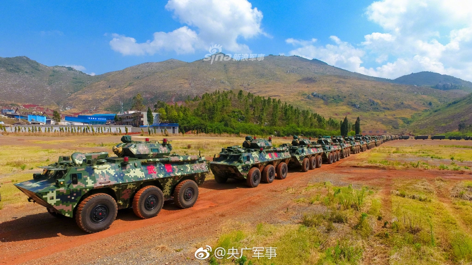 全面实战化我wj03b警用装甲车数码迷彩涂装帅爆