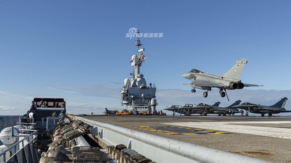 26 20:59:40 1 / 7 目前法国海军航空兵装备有3个中队的阵风m战斗机