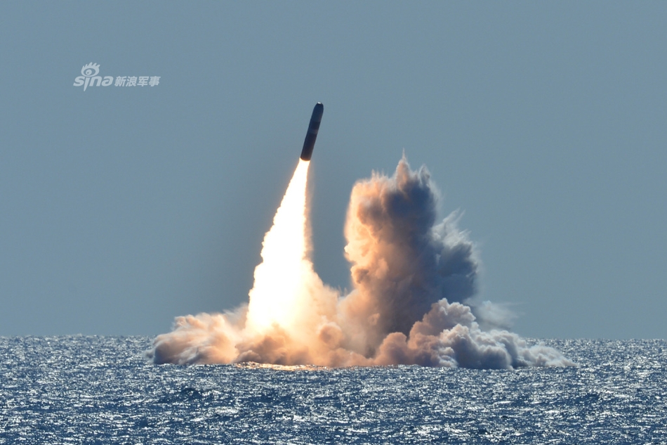 我巨浪2仍需努力!美公开三叉戟iid5战略导弹潜射画面_高清图集_新浪网