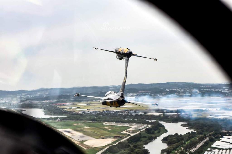 这是高手 韩国空军黑鹰飞行表演队精彩炫技 高清图集 新浪网