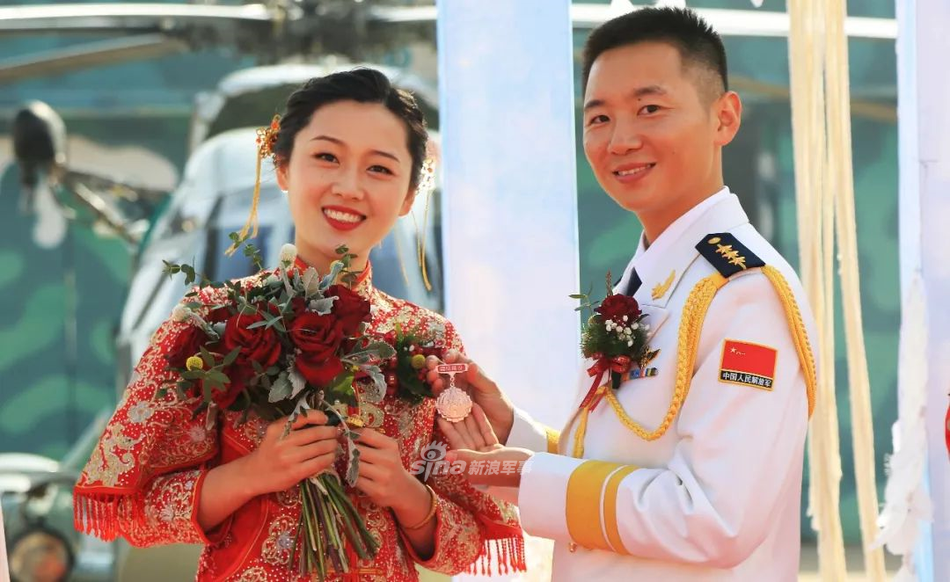 白发婚纱_白发男生动漫头像(3)
