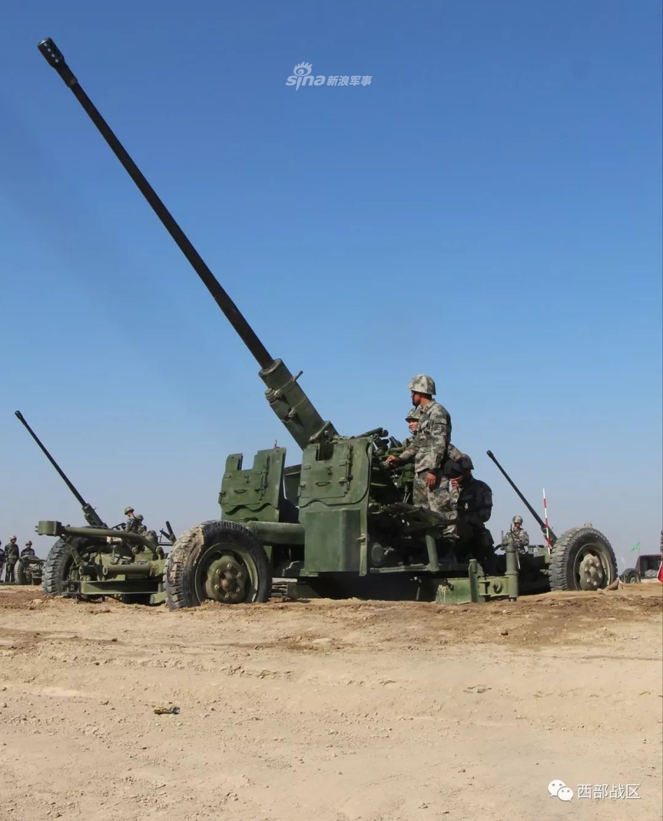 撕破一片肃杀气!我新疆军区57mm高炮大漠戈壁展示火力