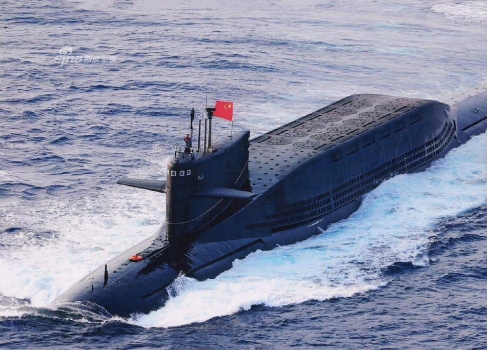 现场图片:中国海军新型094核潜艇接受检阅