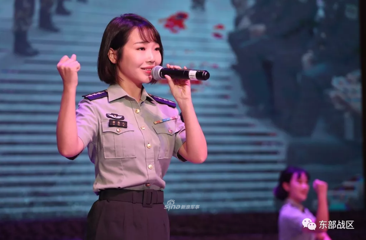 用歌声赢得荣誉这个女上尉扎根基层多次登上央视舞台