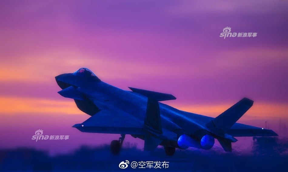 又有新进展?我空军献礼建军节再曝歼20试飞美照