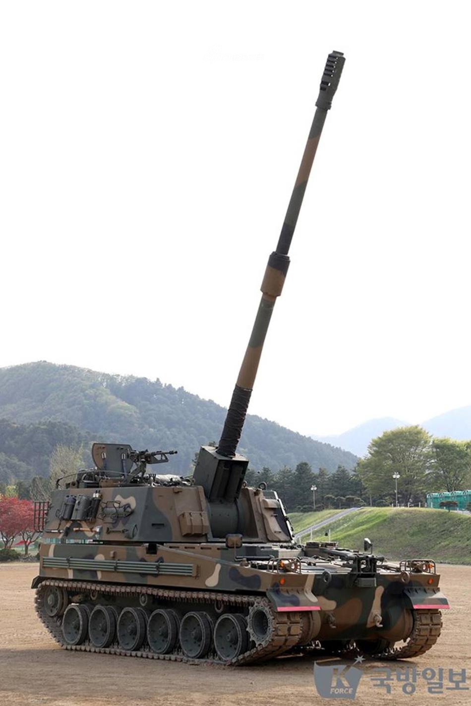 内部升级不少:韩国演示其最新k9a1自行榴弹炮