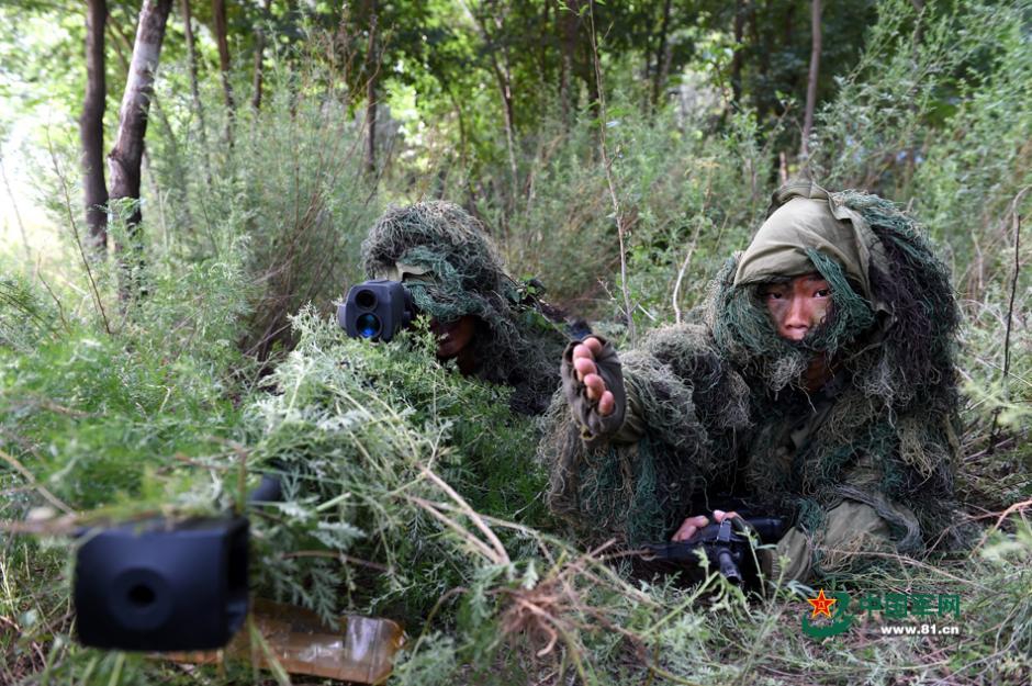 尖刀上的尖兵!带你看陆军侦察兵的"最燃战姿"