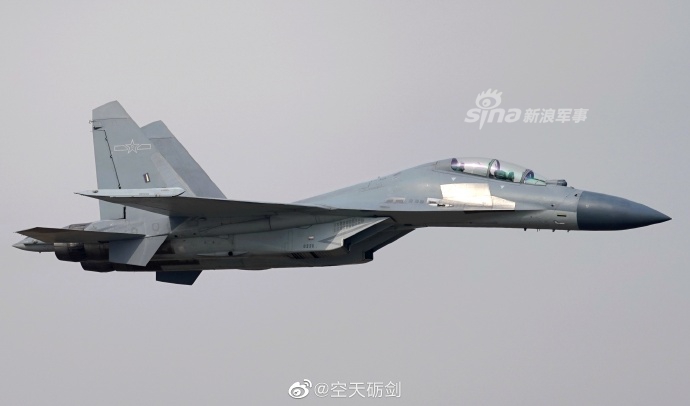 我歼16战斗机呼啸腾空纵横空天