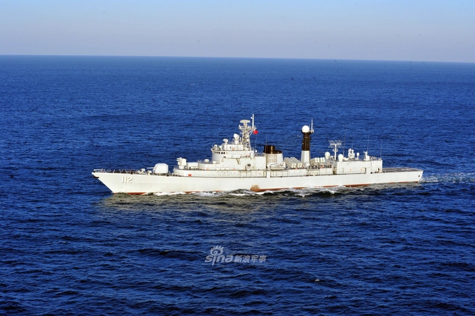 海军老兵还能再战!我军052型哈尔滨舰挺进日本海