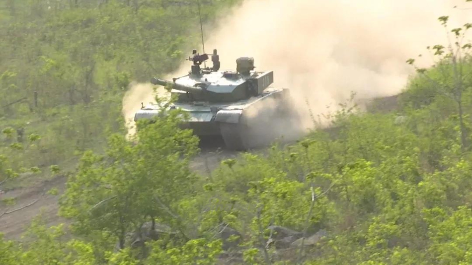 99大改主战坦克参数 6720-hwzkfpv2448880.jpg