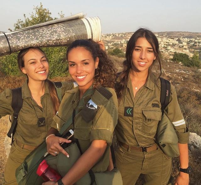 邻家小妹!脱掉军装的以色列女兵身材十分性感