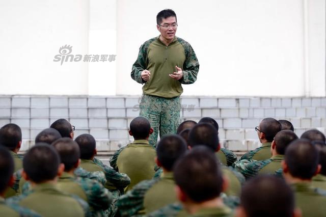 耐火,吸汗迅速!新加坡一新军服只给陆军作战部队