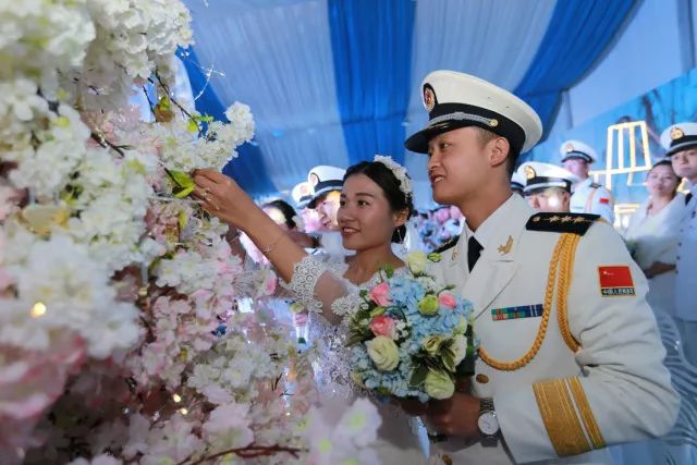 刘洁婚纱照_刘洁演员(2)