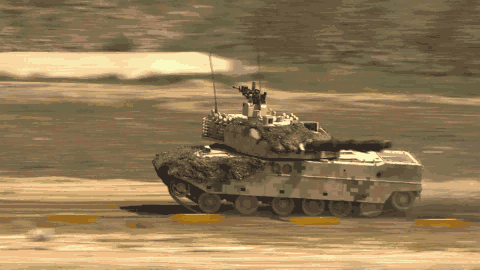 震撼瞬间:中国坦克主动防御系统成功拦截反坦克火箭