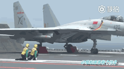 海量动图看辽宁舰演练!歼15挂yj83和加油吊舱