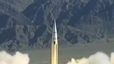 第一时间瘫痪台军!解放军火箭军密集试射导弹