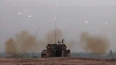 火力全面覆盖!我军122火箭炮和122榴弹炮怒射