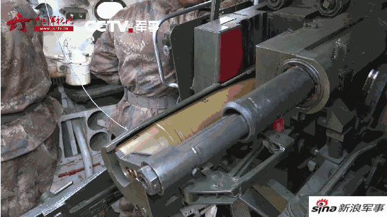 负责提供中远距离的火力支援,对工事,火力点,装甲目标进行火力压制