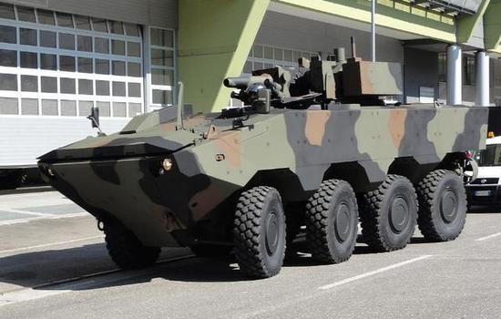 图为已经在意大利陆军服役的SuperAv，该车是ACV1.1的原型。