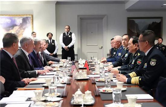美国国防部长马蒂斯与国务委员兼国防部长魏凤和举行会谈。李晓伟摄