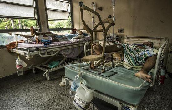 缺乏医疗器械的委内瑞拉公立医院