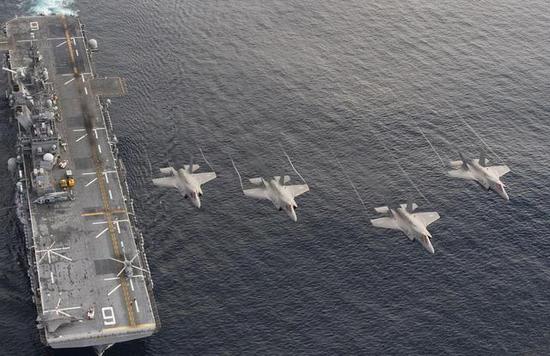 图片:F-35B和美国号两栖攻击舰