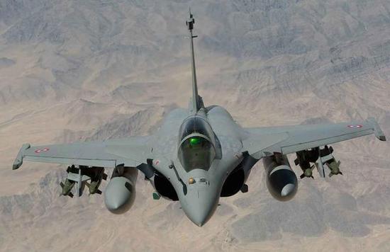 F16