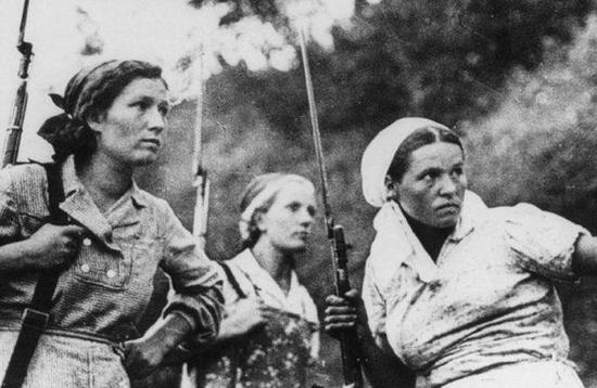 游击队中的俄国妇女