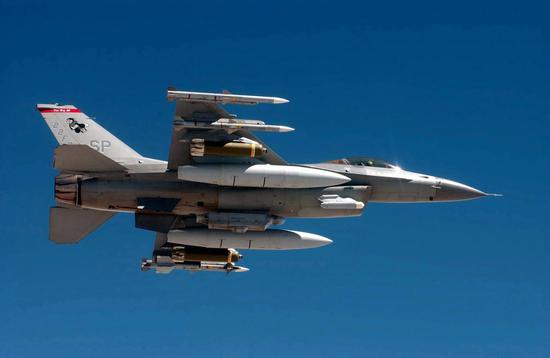 美军F-16战斗机翼身下的11个外挂点