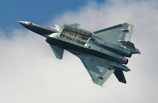 我歼20刚列装就要魔改单座变双座?效果或比肩