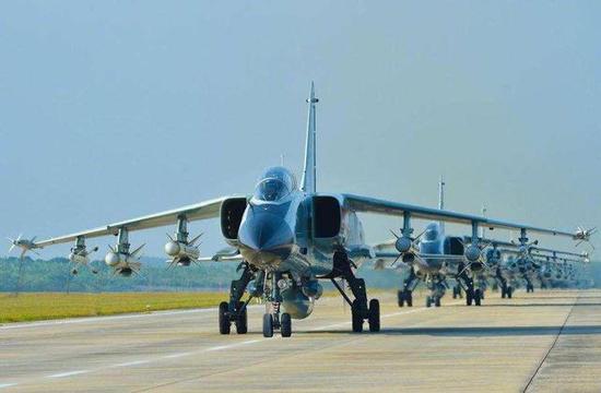 图片：歼轰-7A的11个挂架十分清晰