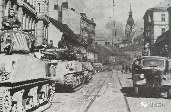 ▲ 就算是美援坦克到了苏联红军这儿，也得乖乖变成三车排