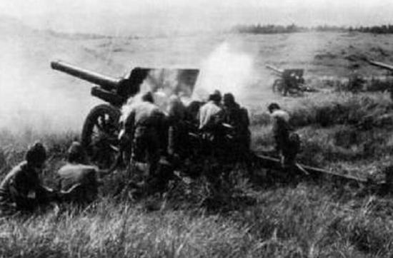 日军重炮。中国军队当时面临日军炮兵的巨大压力