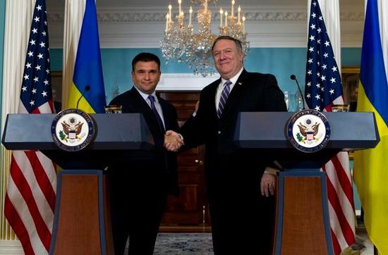 美国国务卿蓬佩奥和乌克兰外交部长克里姆金在华盛顿会面