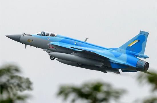 缅甸军演大量中国产新老兵器亮相 枭龙战机实