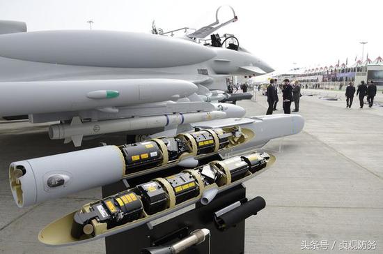 中国电战版歼15信号处理能力超强 需大尺寸屏