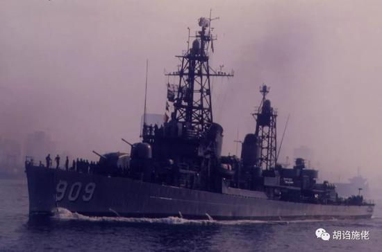 ▲ 1996年8月的“庆阳”舰，算是“单管阳”改进后比较清楚的照片