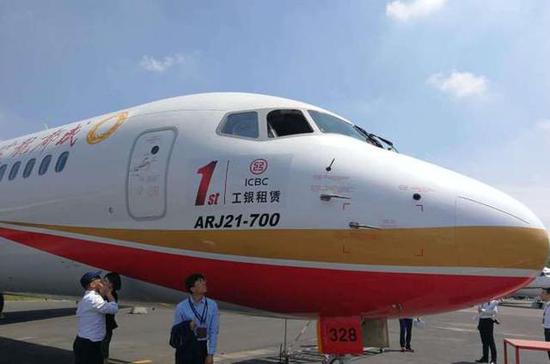 ͼΪ�ִ���ͨ������ARJ21-700����ͷ���ġ��������ޡ��͡�328��������������ɼ���