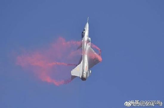 歼10B展示过失速机动