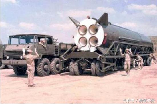 我军专门成立了“金轮工程”部队，负责出口导弹的保障使用