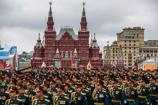 2017年红场阅兵的天气不好